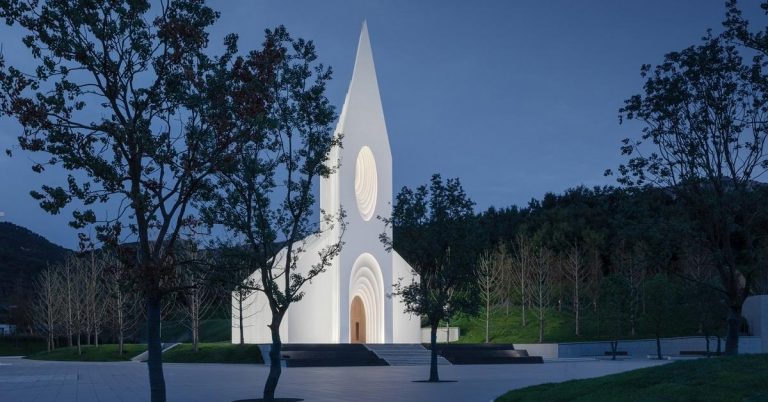 Chiêm ngưỡng thiết kế nhà thờ “viễn tưởng” với mỹ học Tối giản và nguyên mẫu “Cái hang”