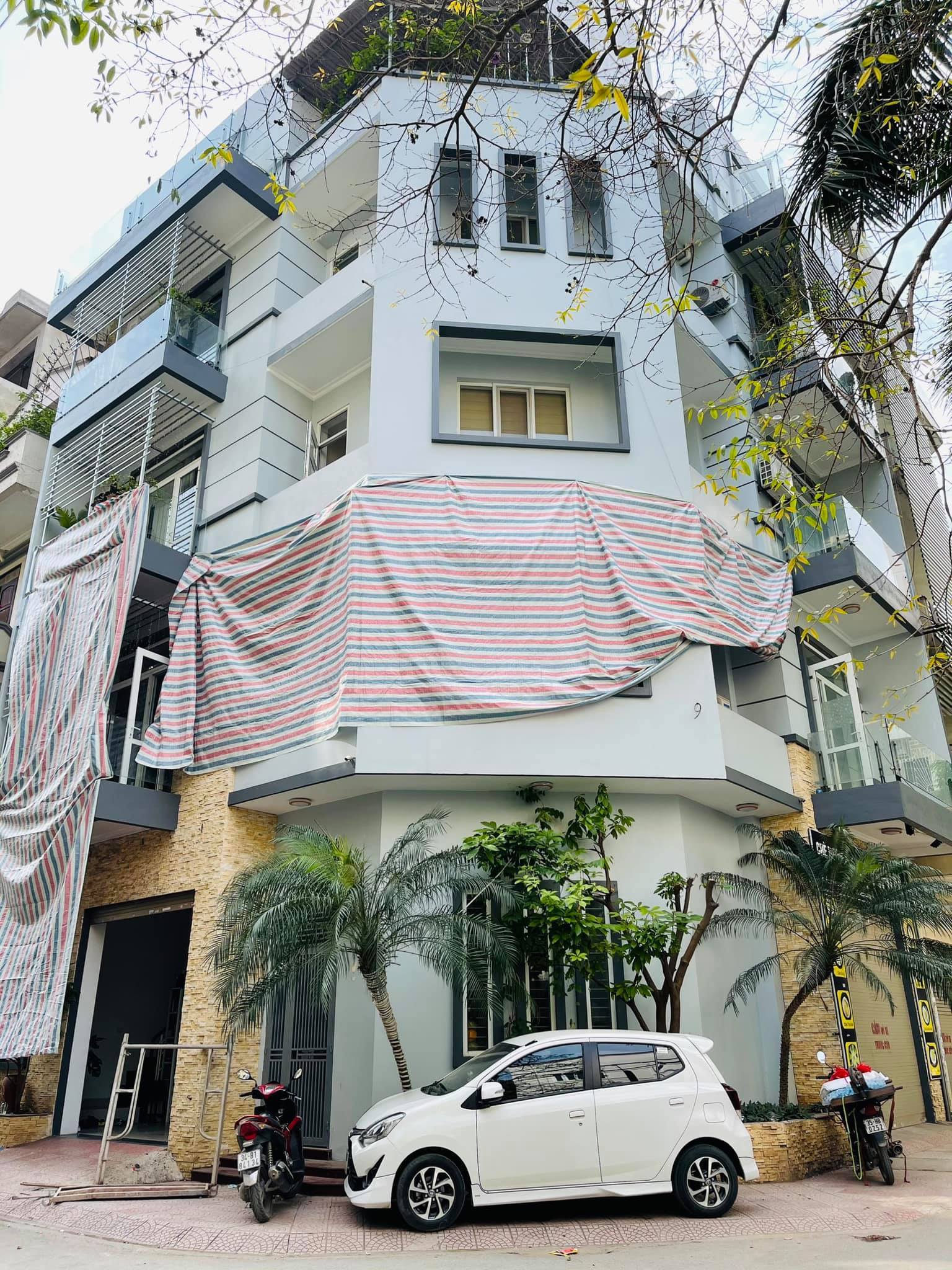 Ngắm 2 căn nhà rộng thênh thang của diễn viên Hồng Đăng: 1 căn 3 mặt tiền ngay trung tâm Hà Nội, 1 căn nhà vườn hơn 1.300 m2 ở ngoại thành thủ đô