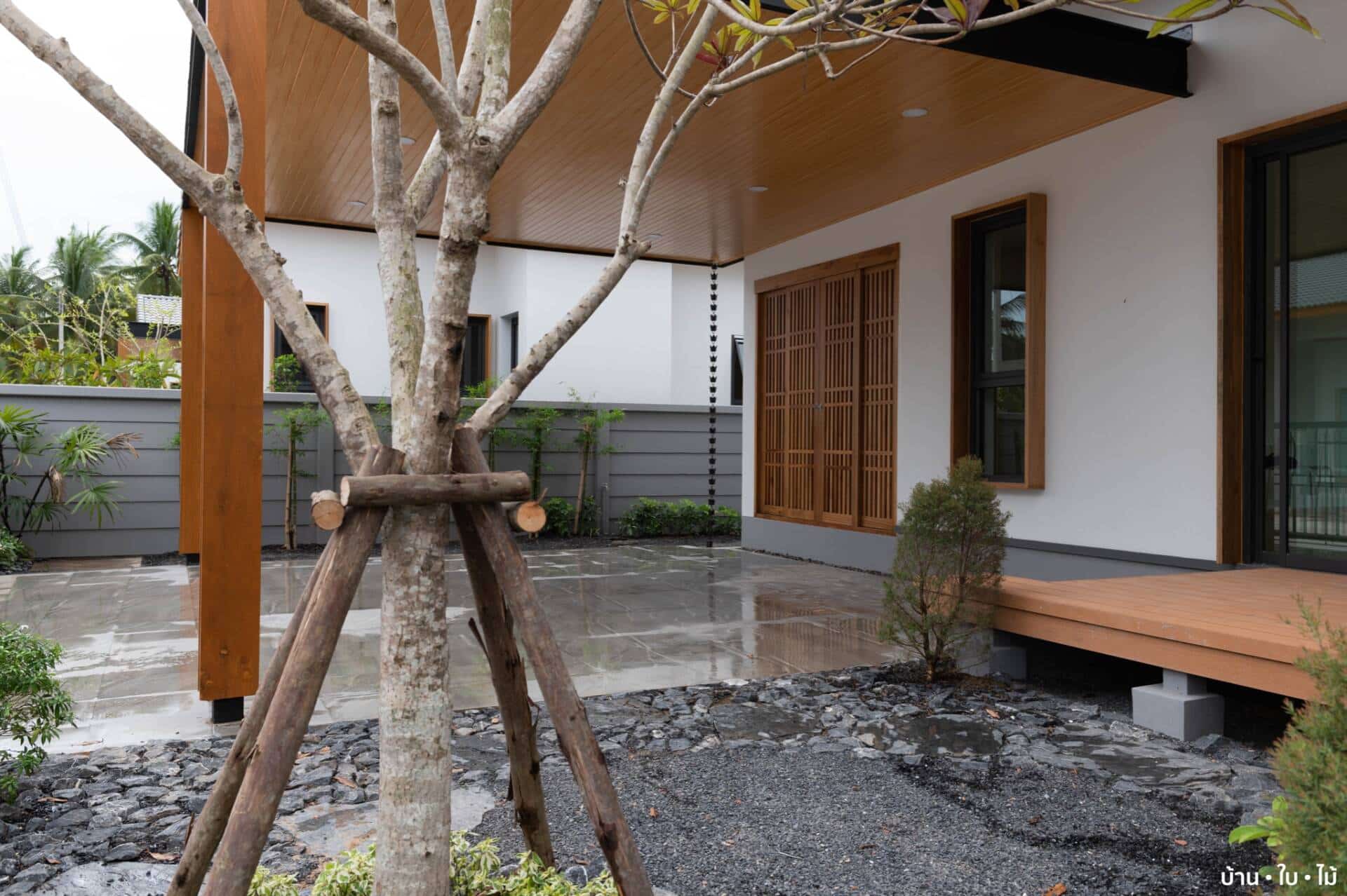 Lấy cảm hứng từ những ngôi nhà thiết kế kiểu Nhật, gia chủ xây nhà 1 tầng theo phong cách tối giản, thoáng sáng, yên bình, để 10 năm không bị lỗi thời