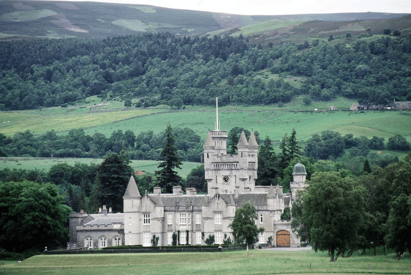 Chiêm ngưỡng thiết kế tòa lâu đài nơi Nữ hoàng Anh Elizabeth II gắn bó cả đời