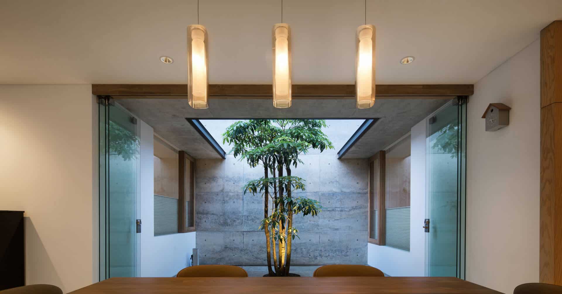 Ngẩn ngơ trước ngôi nhà 1 tầng mái Thái, thiết kế chú trọng cách lấy sáng tự nhiên cả trong và ngoài nhà 