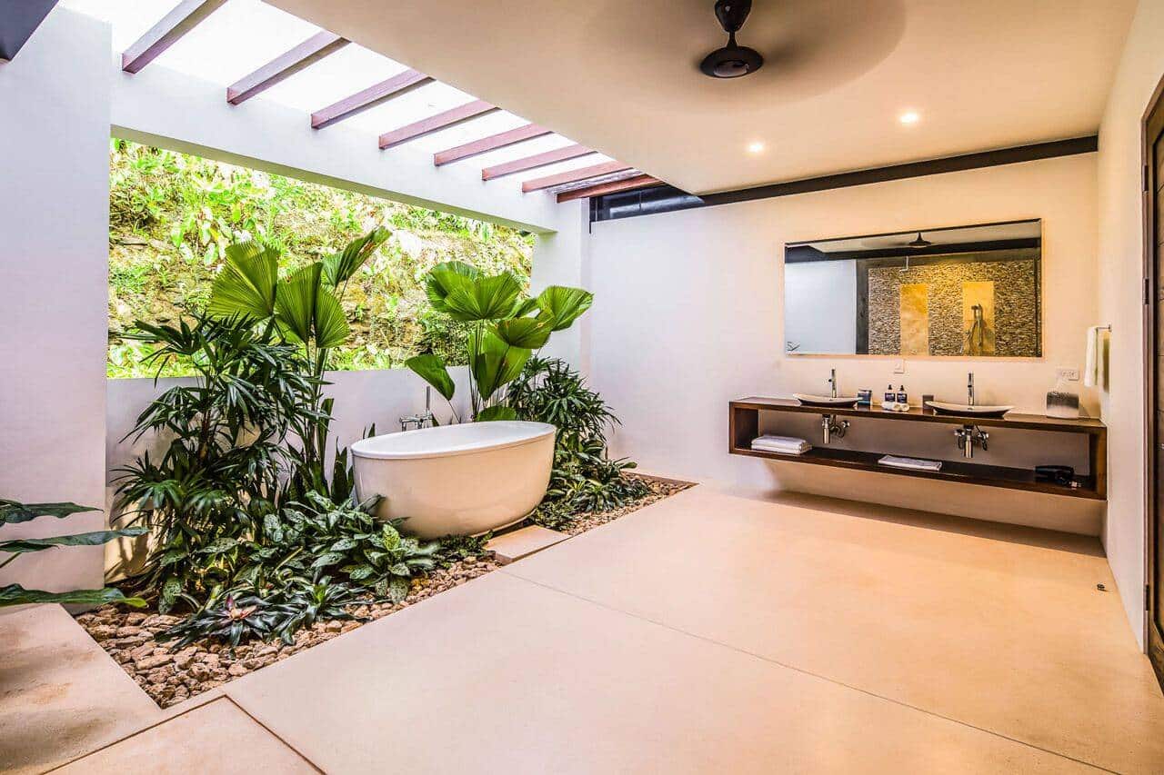 Gợi ý thiết kế nhà tắm tại nhà hệt như resort chuẩn 5 sao, xanh mát cùng không gian mở sáng thoáng
