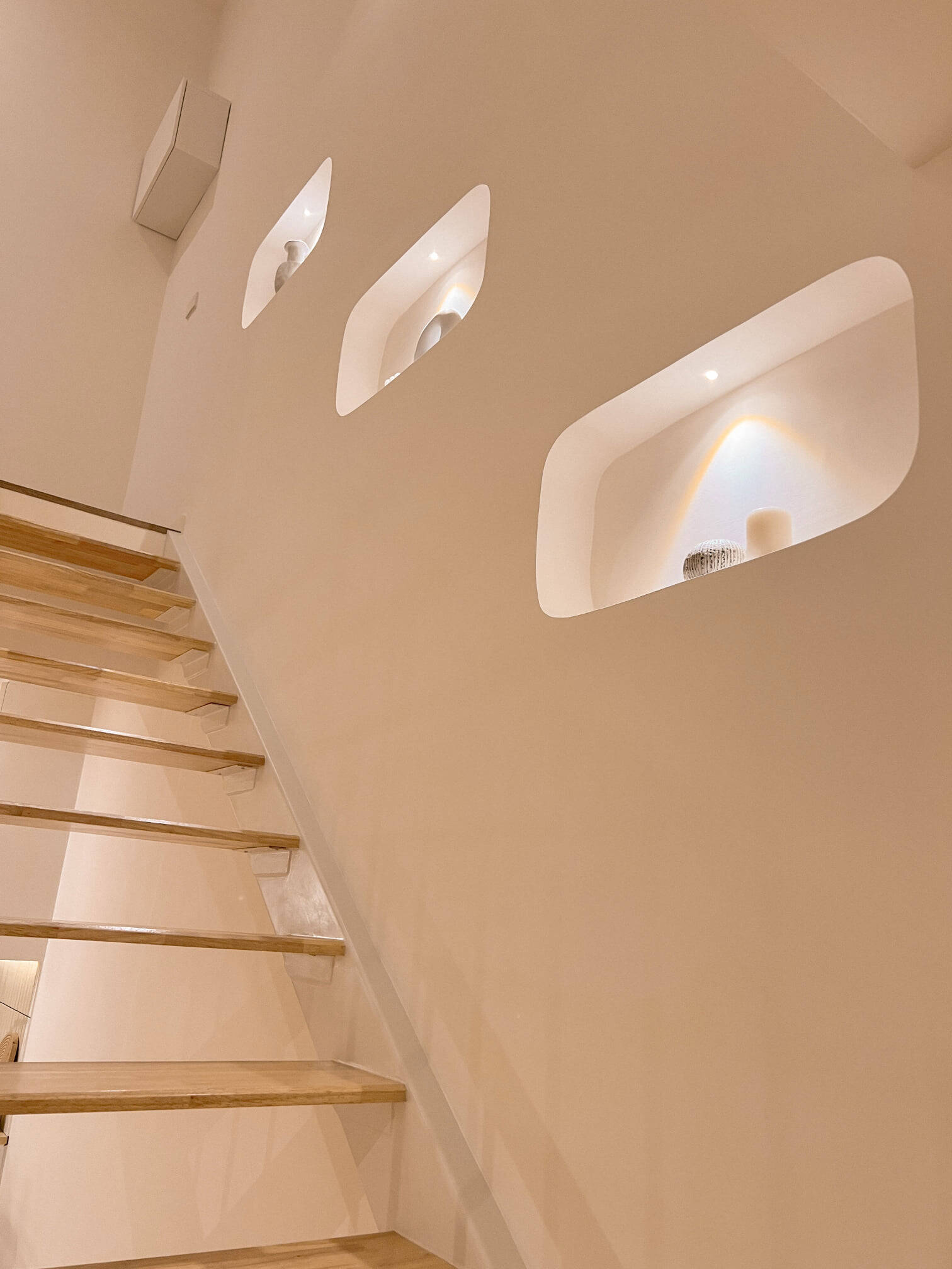 Nhà 2 tầng 5,5x20 có 3 phòng ngủ, thiết kế phong cách Muji mang đến sự mới mẻ, trẻ trung và ấm áp