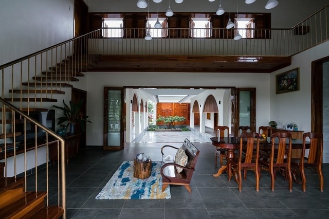 Mê mẩn trước ngôi nhà đẹp như resort, không gian “trăm năm không cũ”, con trai xây tặng bố mẹ giữa đồng quê ở Bình Định